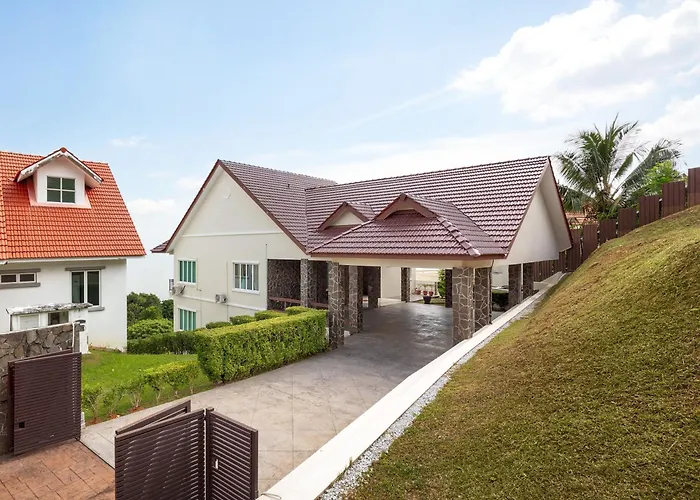 Panoramic Seaview Holiday Home - Batu Ferringhi